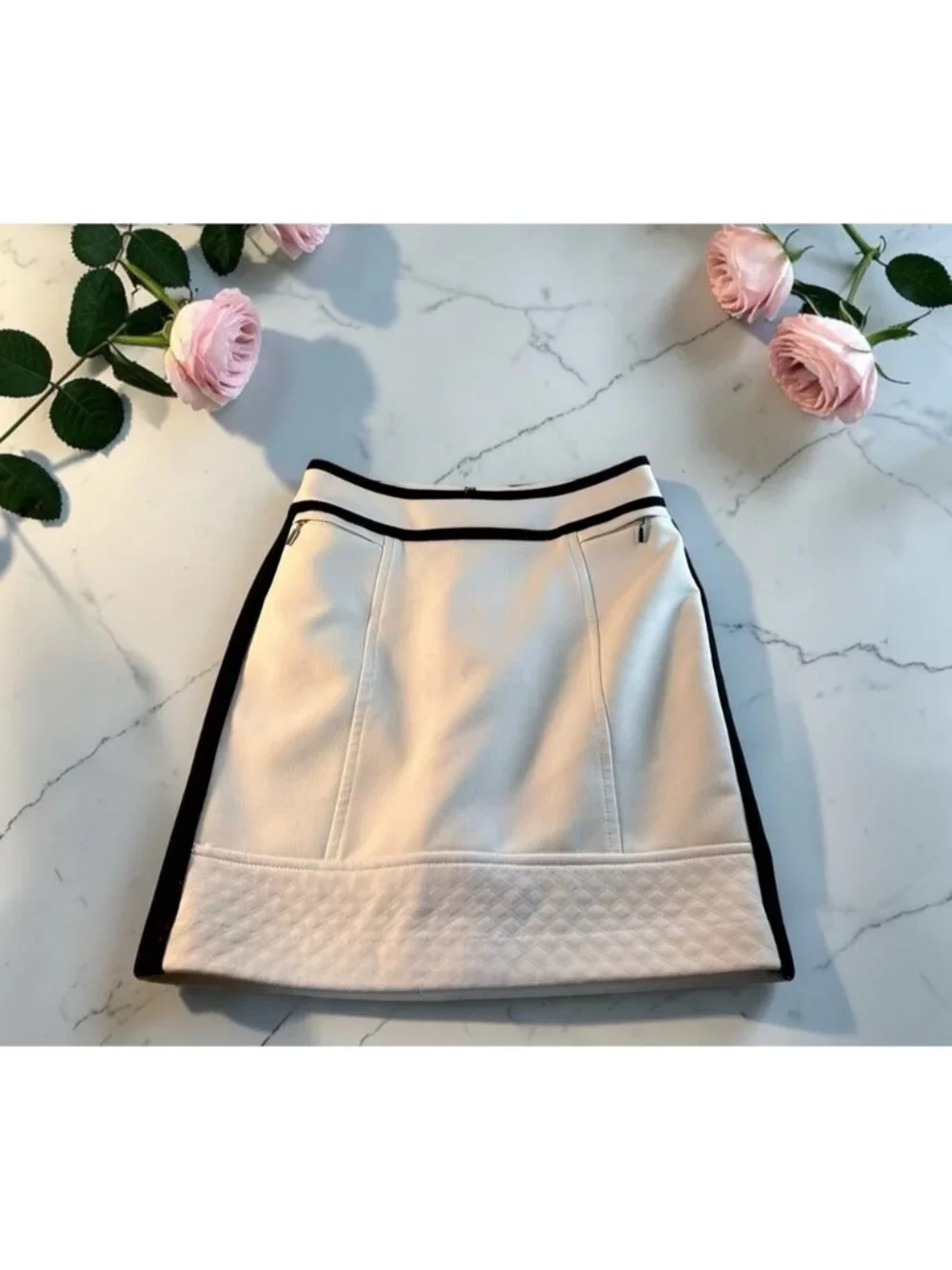 White House Black Market Skirt Sz 4 White Black Trim Quilted Hem Zip Pockets